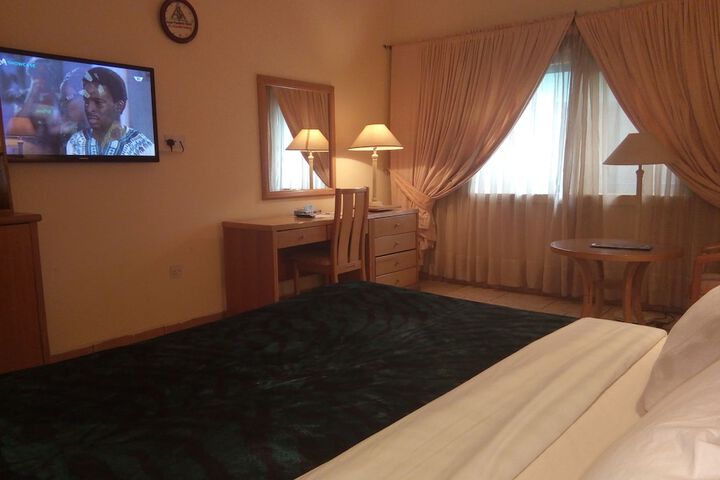 Room 4 of 35