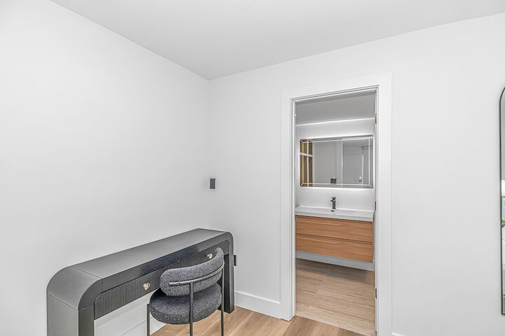 Room 15 of 22