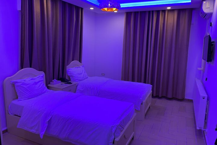 Room 6 of 44
