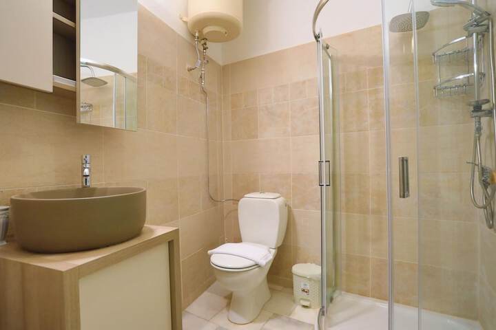 Room 5 of 25