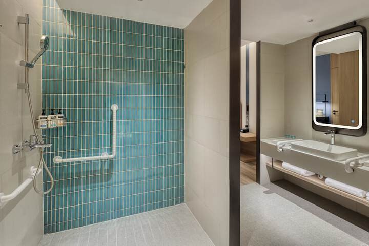 Room 2 of 21