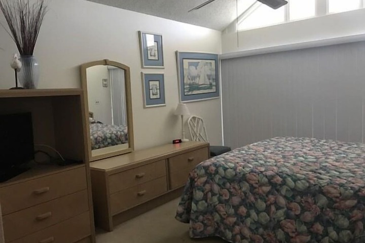 Room 24 of 164