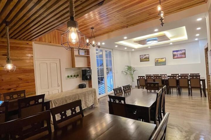 Dining 8 of 14