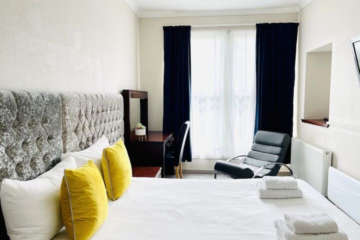 Room 3 of 33