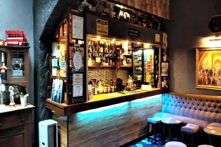 Lounge 17 of 23