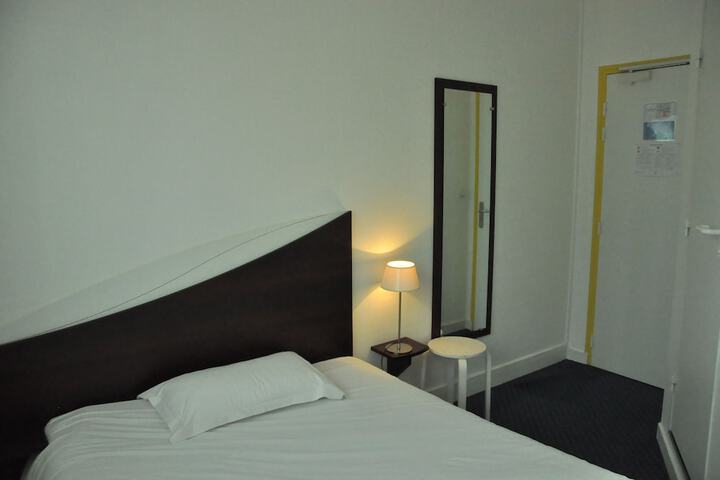 Room 9 of 98