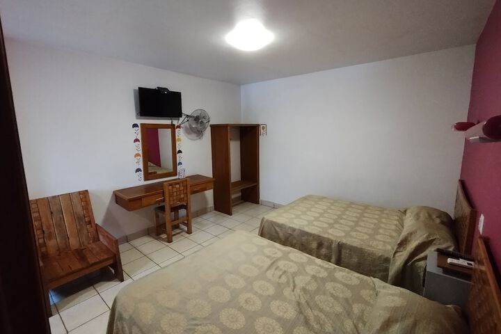 Room 9 of 32