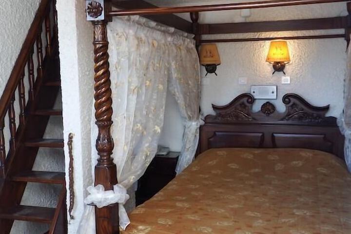 Room 4 of 49