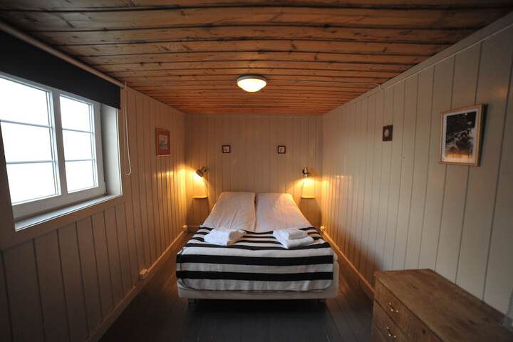 Room 21 of 142