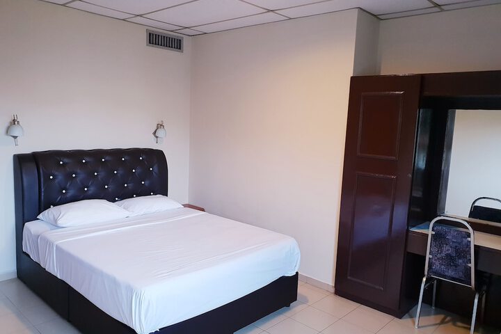 Room 10 of 27