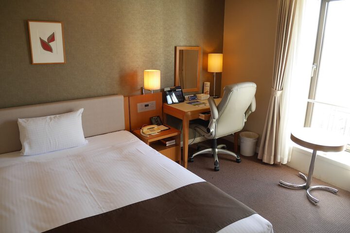 Room 8 of 108