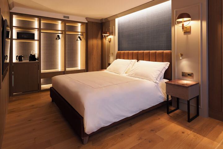 Room 2 of 44