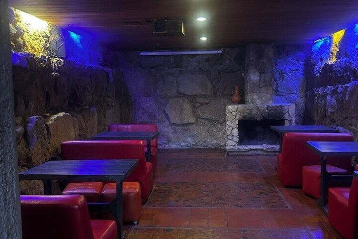 Lounge 26 of 47