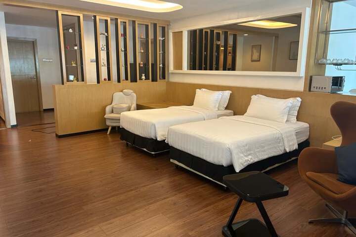 Room 2 of 80