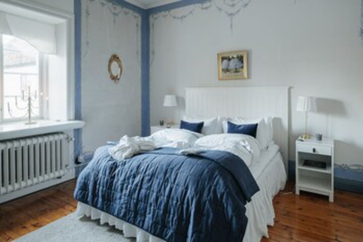 Room 102 of 115