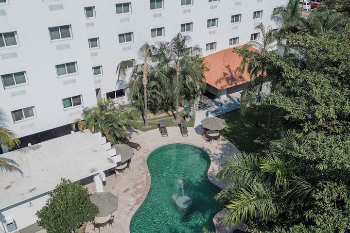 Pools & Facilities