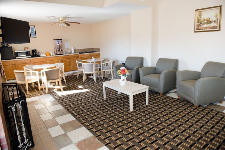 Breakfast/Coffee Service 90 of 126