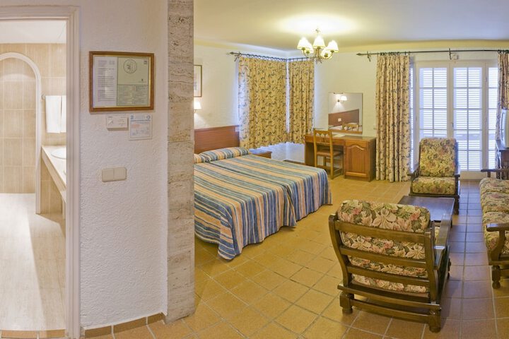 Room 10 of 102