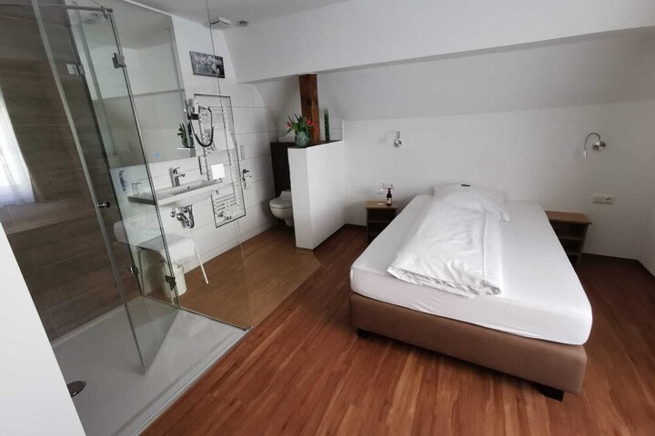 Room 4 of 13