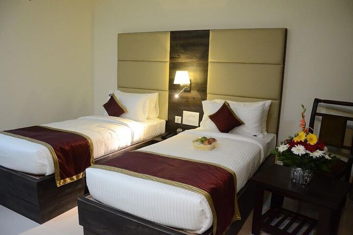 Room 4 of 11