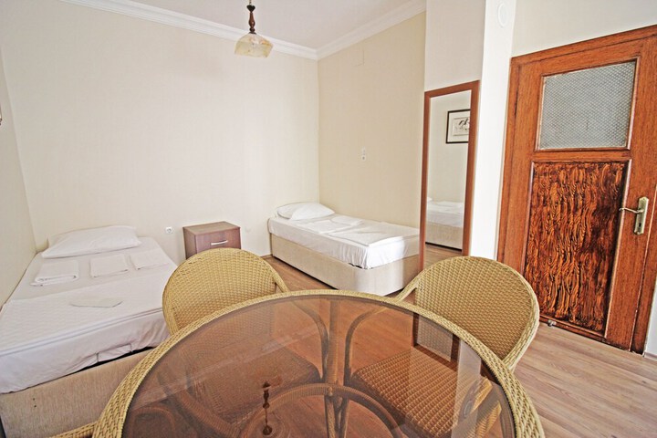 Room 4 of 35