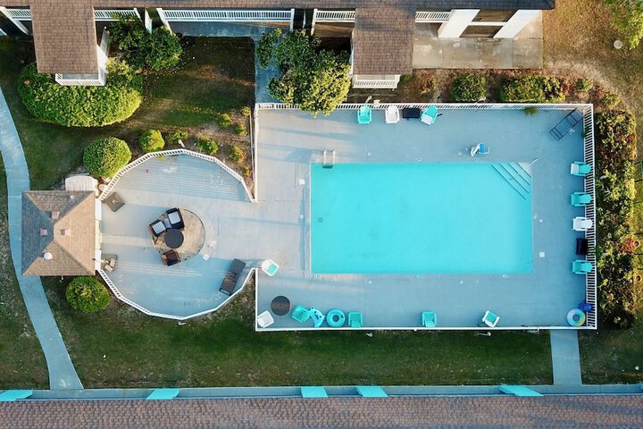 Pool 14 of 18