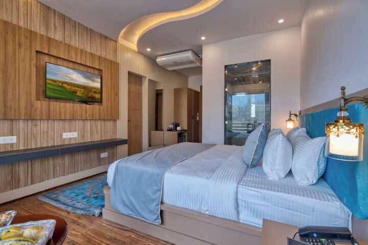 Room 3 of 38