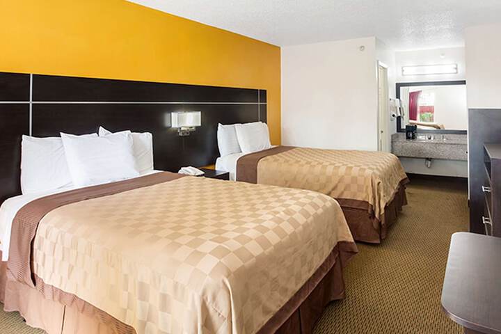 2 Double Beds (10 of 11)