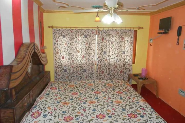 Room 4 of 13