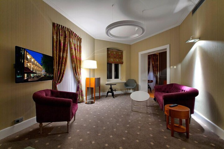 Room 19 of 45