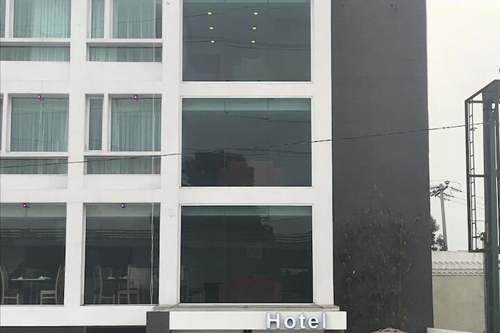 Best Western Plus Metepec & Suites