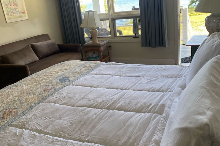 Room 52 of 205