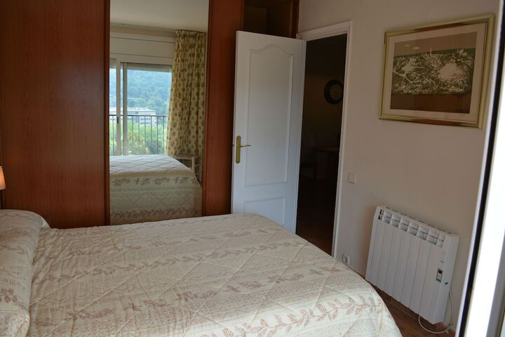 Room 4 of 28