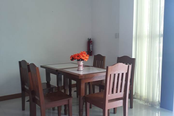 Dining 19 of 21