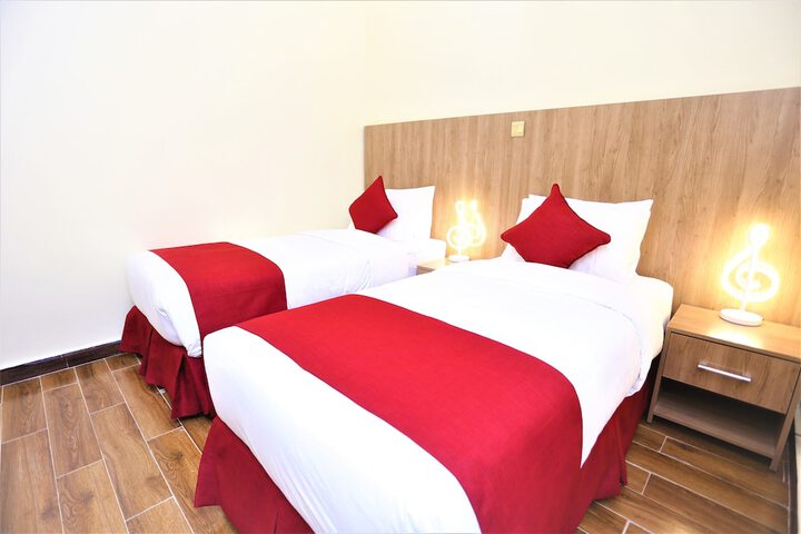 Room 10 of 28