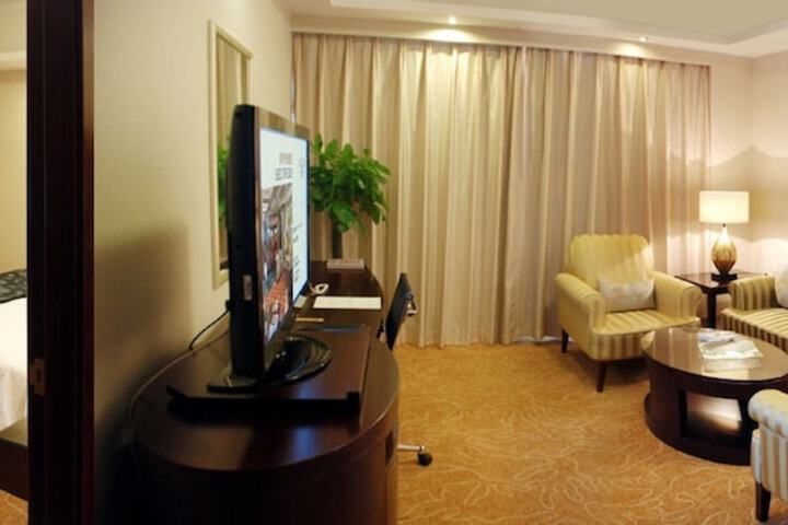 Room 8 of 42