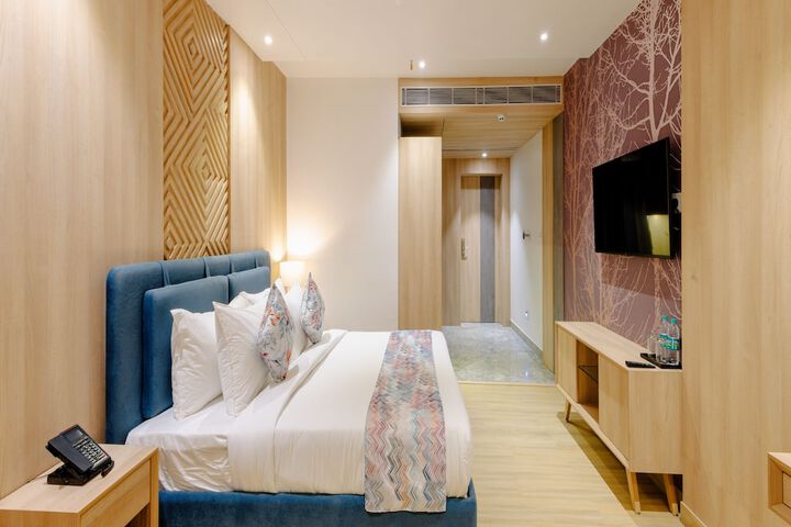 Room 5 of 38