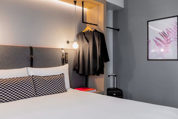 Room 48 of 64