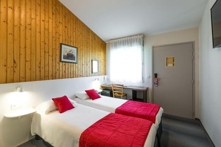 Room 11 of 28