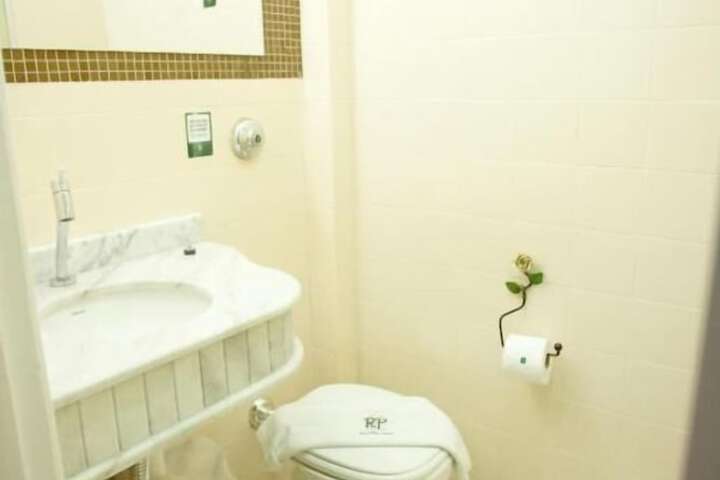 Room 49 of 64