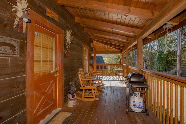 Highland Dream Hot Tub, FREE tickets each paid day, Near Dollywood, WIFI!!!
