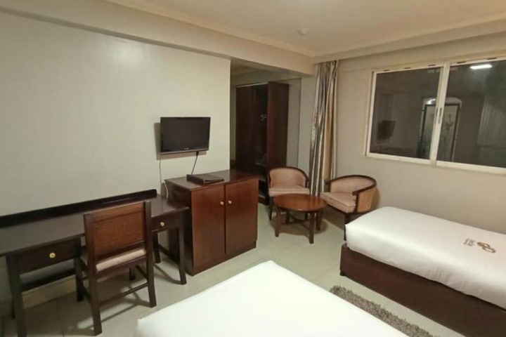 Room 9 of 32