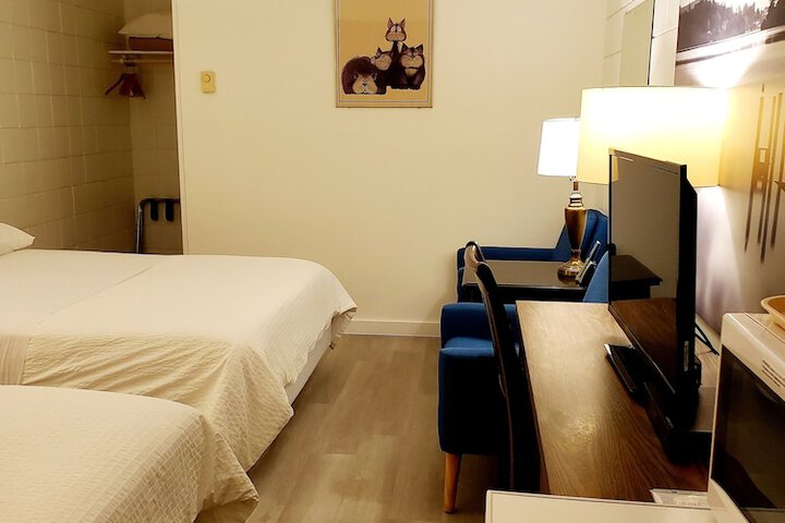 Room 10 of 81