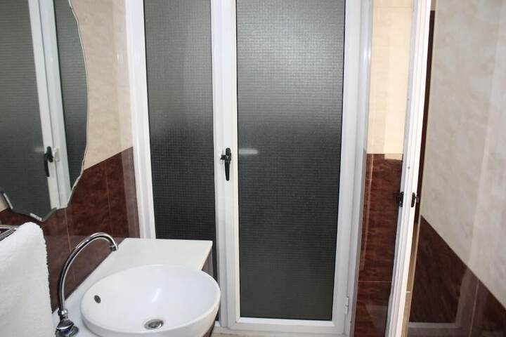 Room 7 of 11