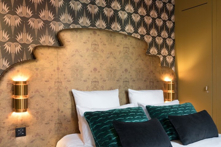 Room 27 of 285