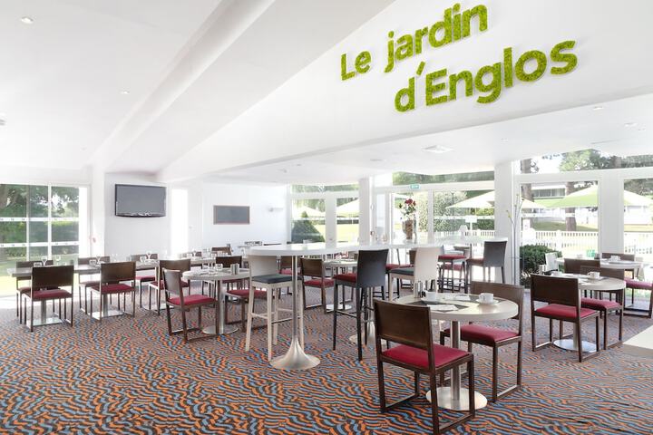 Dining Photos