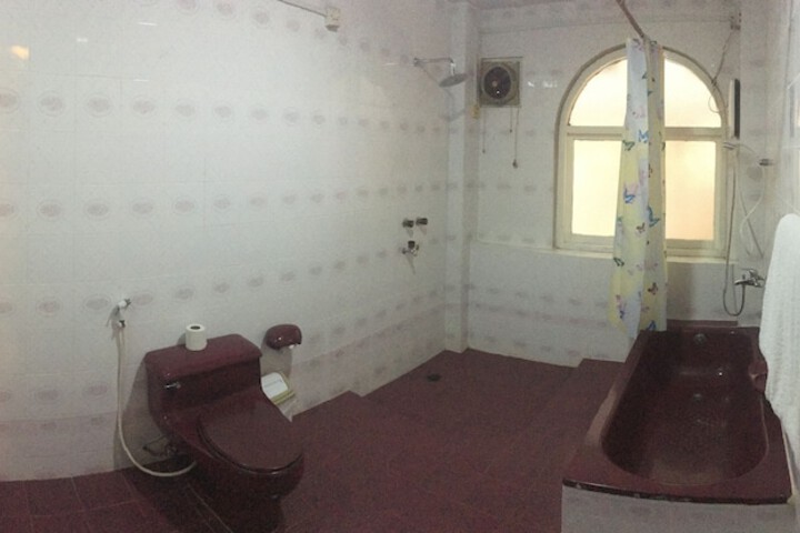 Room 8 of 32