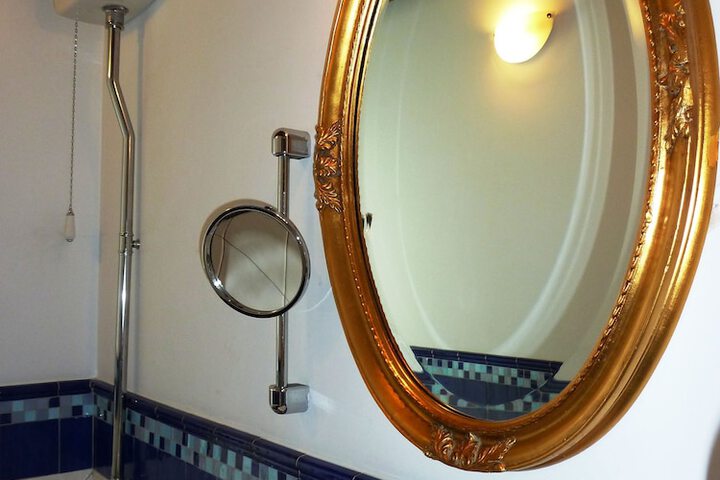 Room 30 of 38