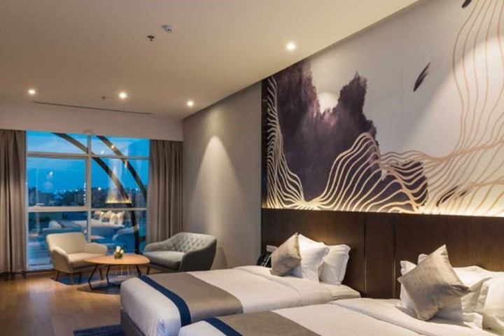 Room 16 of 37