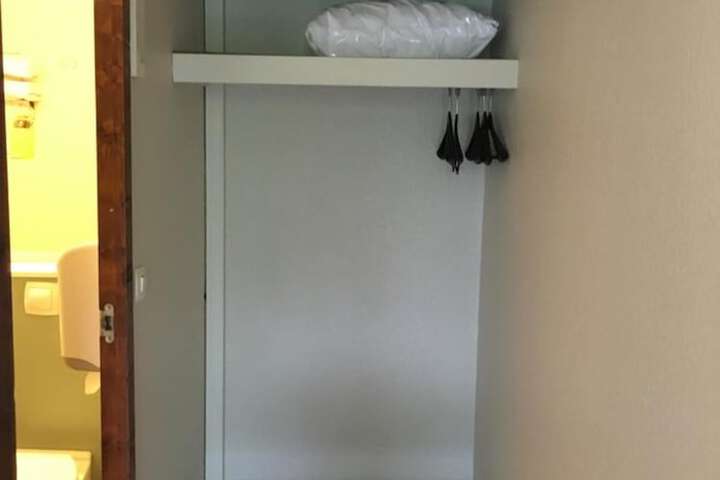 Room 4 of 46